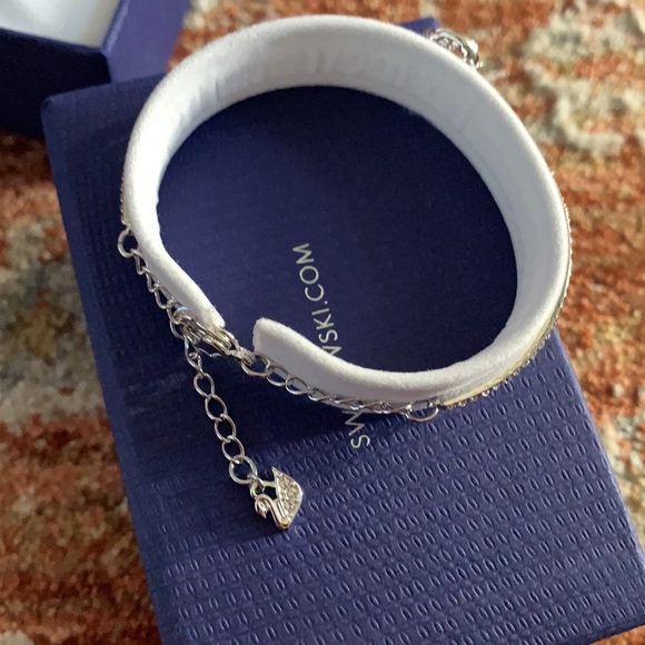 NIB Swarovski Crystal Dancing blue crystal pavé bracelet - Picture 4 of 5